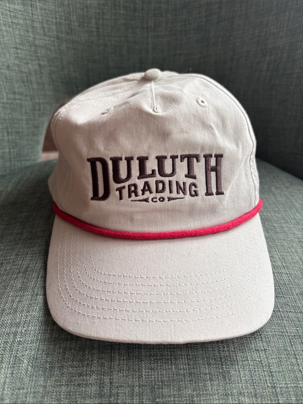 Duluth Trading Co Beige Cap with Red Piping rope trim Embroidered Logo M/L EUC